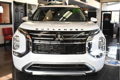 White Diamond 2026 Mitsubishi Outlander SEL