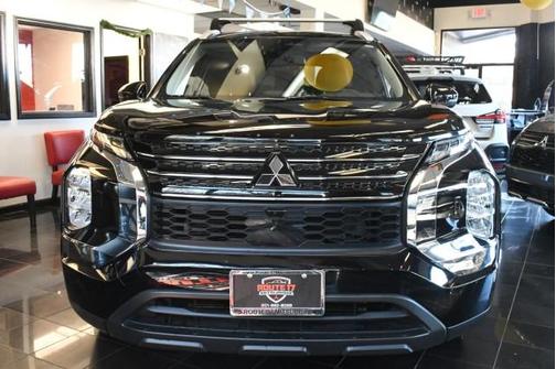 2022 Mitsubishi Outlander ES