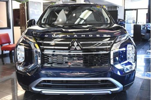 Cosmic Blue Metallic 2026 Mitsubishi Outlander SE