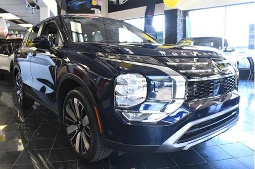 Cosmic Blue Metallic 2026 Mitsubishi Outlander SE