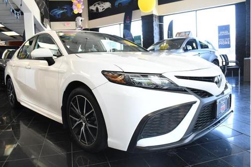 Ice 2023 Toyota Camry SE