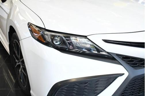 Ice 2023 Toyota Camry SE