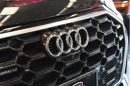 Mythos Black Metallic 2024 Audi Q5 45 S line quattro Premium