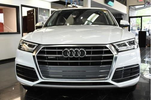Glacier White Metallic 2019 Audi Q5 2.0T Premium Plus
