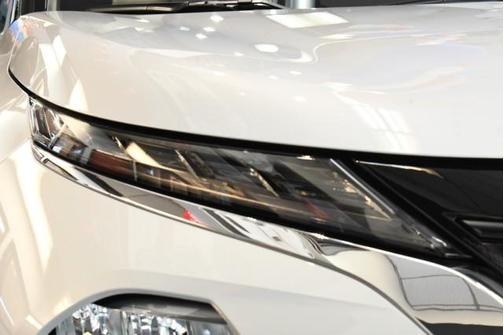 White Diamond 2026 Mitsubishi Outlander LE