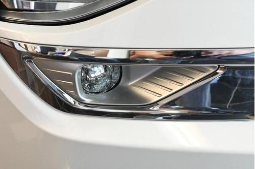 White Diamond 2026 Mitsubishi Outlander LE