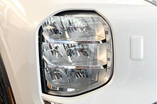 White Diamond 2026 Mitsubishi Outlander LE