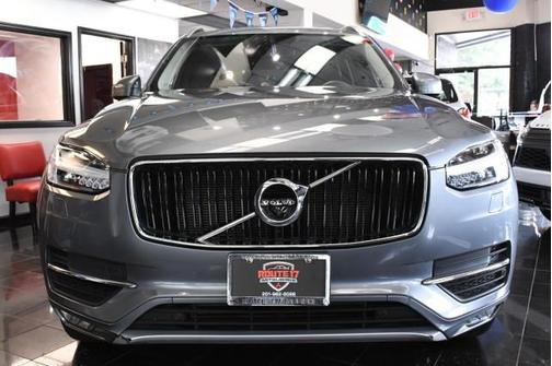 2017 Volvo XC90 T6 Momentum