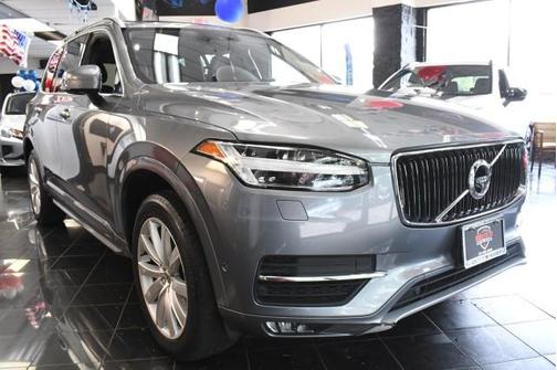 2017 Volvo XC90 T6 Momentum