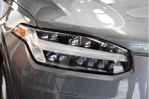 2017 Volvo XC90 T6 Momentum