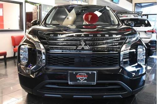 2024 Mitsubishi Outlander ES