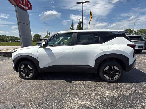 Snow White Pearl 2027 Kia Seltos LX