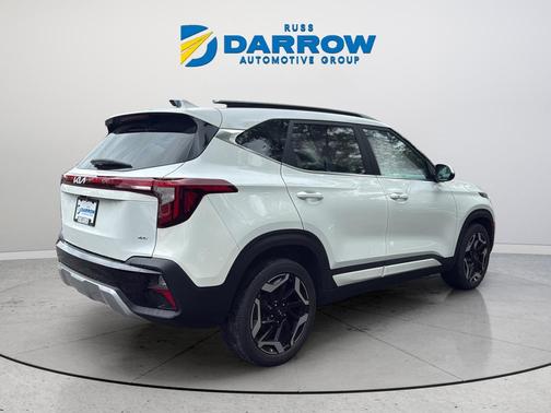 Snow White Pearl 2024 Kia Seltos SX