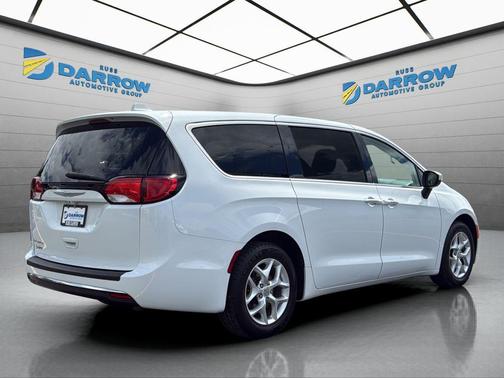 Bright White Clearcoat 2017 Chrysler Pacifica Touring-L