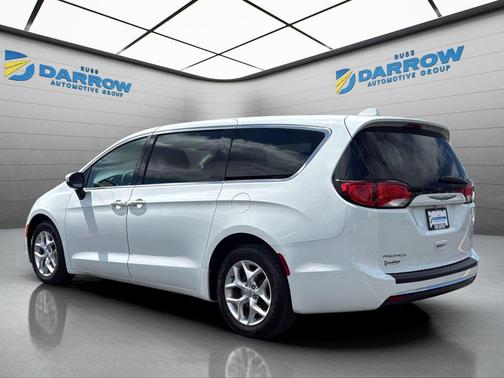 Bright White Clearcoat 2017 Chrysler Pacifica Touring-L