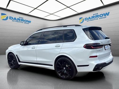 Mineral White Metallic 2023 BMW X7 M60i