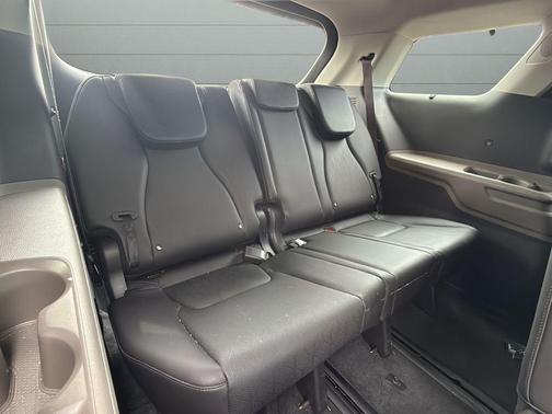 Aurora Black Pearl 2026 Kia Carnival Hybrid EX