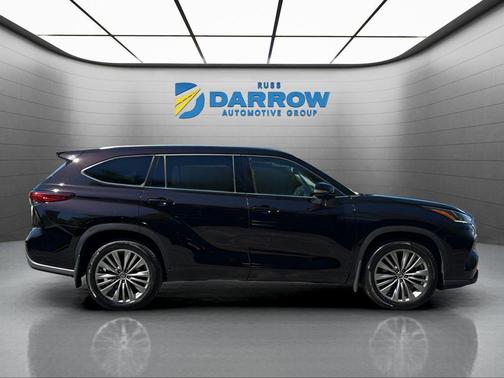 Opulent Amber 2021 Toyota Highlander Platinum