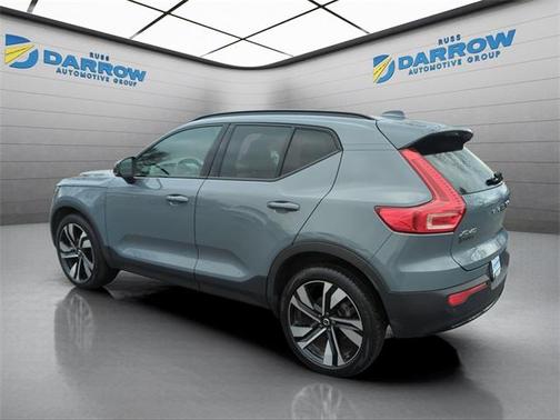 2023 Volvo XC40 B5 Plus Dark Theme