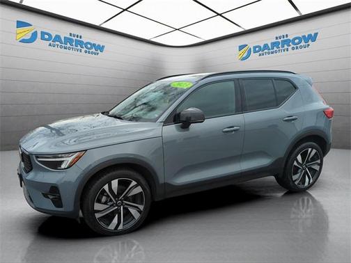 2023 Volvo XC40 B5 Plus Dark Theme