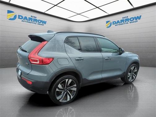 2023 Volvo XC40 B5 Plus Dark Theme