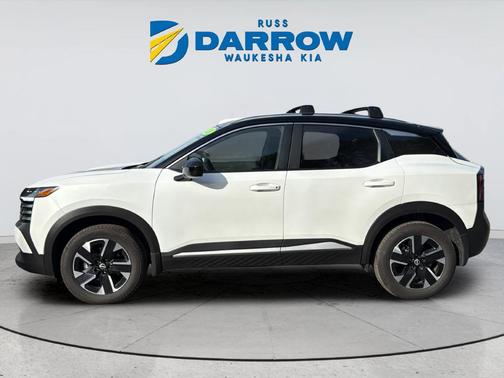 2t Wht Blk Roof 2026 Nissan Kicks SV