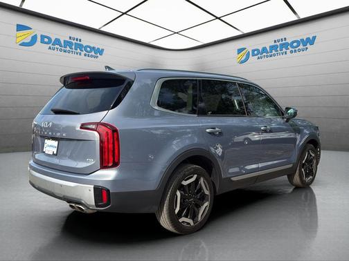 Everlasting Silver 2023 Kia Telluride S