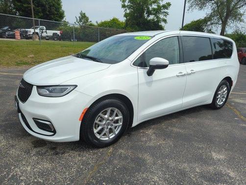 2023 Chrysler Pacifica Touring-L
