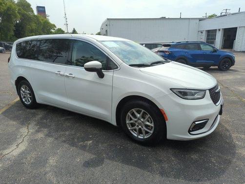 2023 Chrysler Pacifica Touring-L