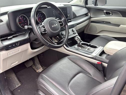 Aurora Black Pearl 2023 Kia Carnival LX Seat Package