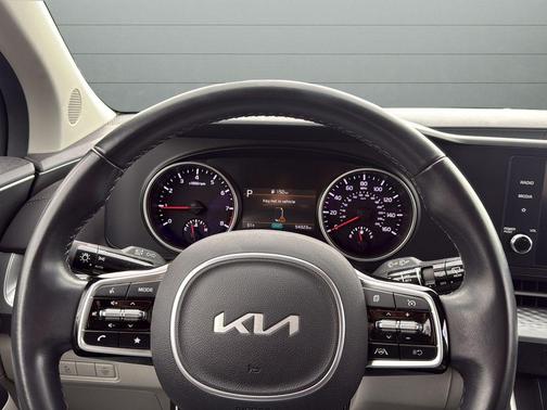 Aurora Black Pearl 2023 Kia Carnival LX Seat Package