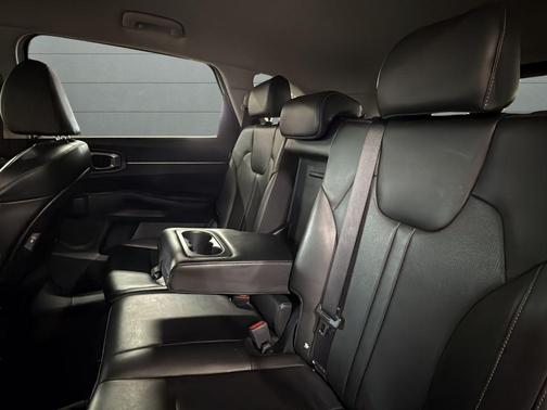 Glacial White Pearl 2024 Kia Sorento S