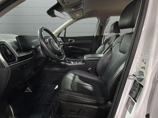 Glacial White Pearl 2024 Kia Sorento S