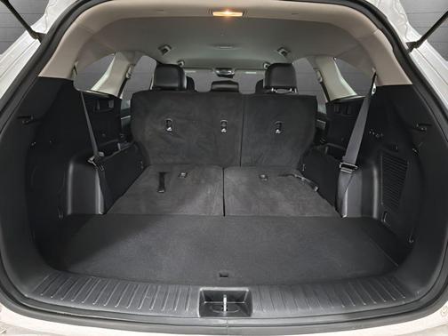 Glacial White Pearl 2024 Kia Sorento S