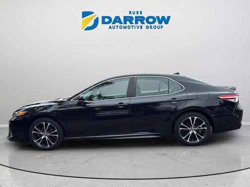 Midnight Black Metallic 2020 Toyota Camry SE