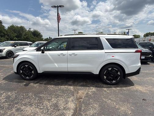 Snow White Pearl 2026 Kia Carnival EX
