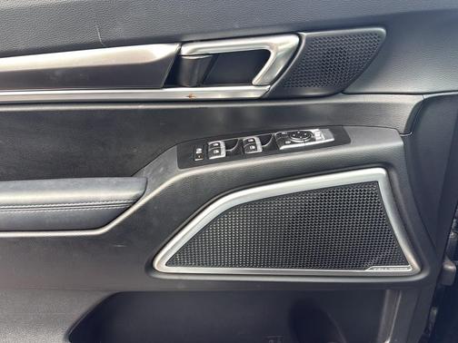 Ebony Black 2024 Kia Telluride LX