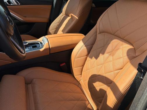 Mineral White Metallic 2024 BMW X6 M60i