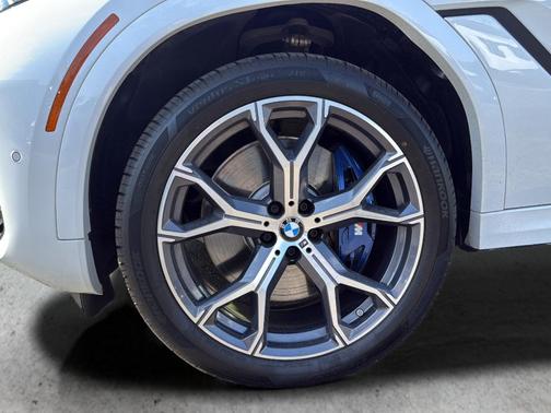 Mineral White Metallic 2024 BMW X6 M60i