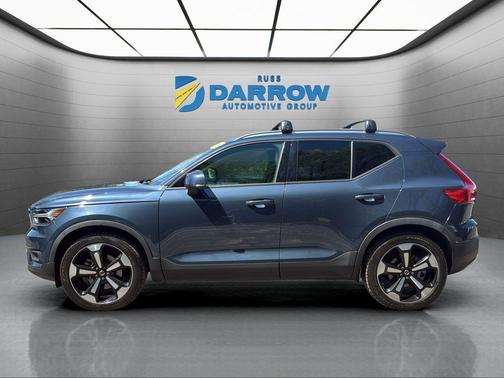 Denim Blue Metallic 2021 Volvo XC40 T5 Momentum