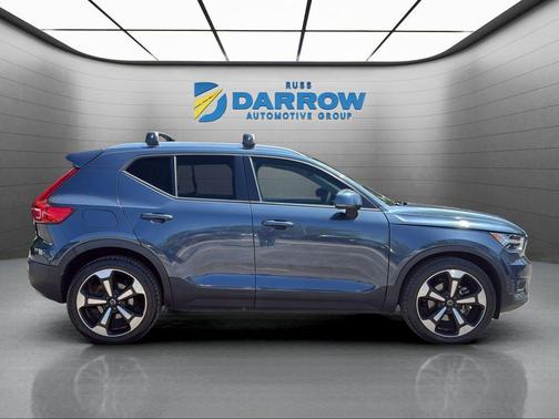 Denim Blue Metallic 2021 Volvo XC40 T5 Momentum