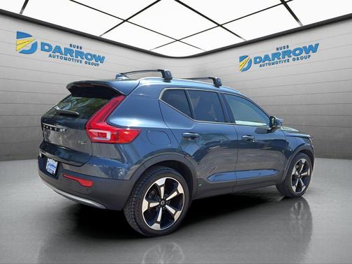 Denim Blue Metallic 2021 Volvo XC40 T5 Momentum