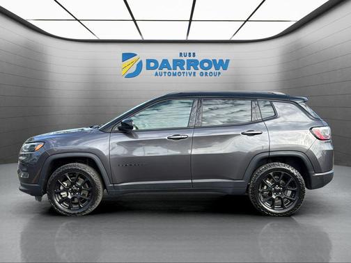 Granite Crystal Clearcoat Metallic 2023 Jeep Compass Altitude