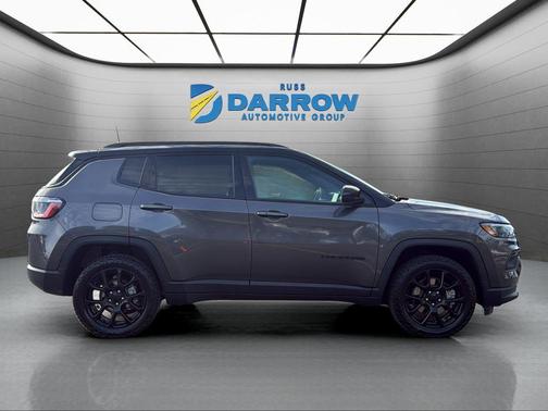 Granite Crystal Clearcoat Metallic 2023 Jeep Compass Altitude