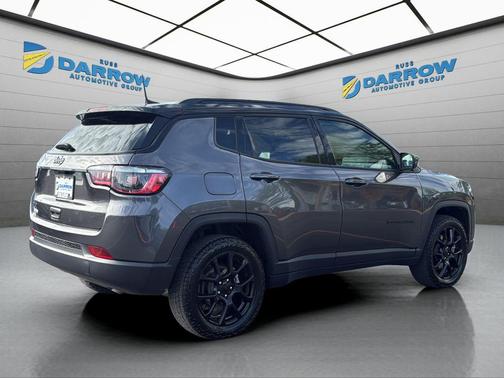 Granite Crystal Clearcoat Metallic 2023 Jeep Compass Altitude