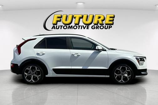 Snow White Pearl 2023 Kia Niro EX Touring