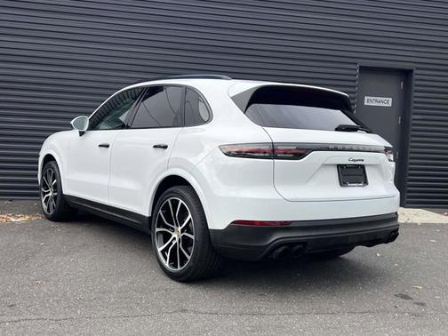 2023 Porsche Cayenne Platinum Edition