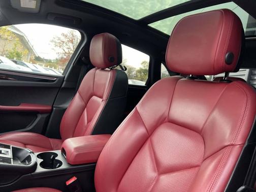 2022 Porsche Macan S