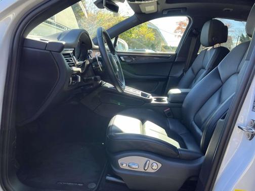2022 Porsche Macan 