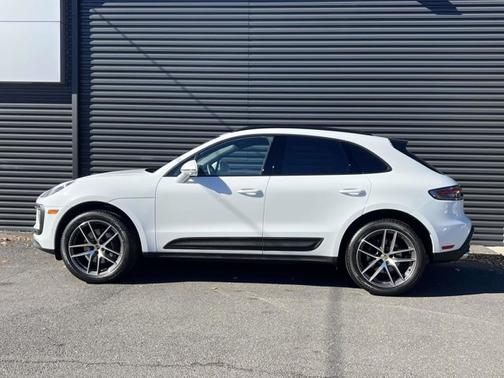 2022 Porsche Macan 